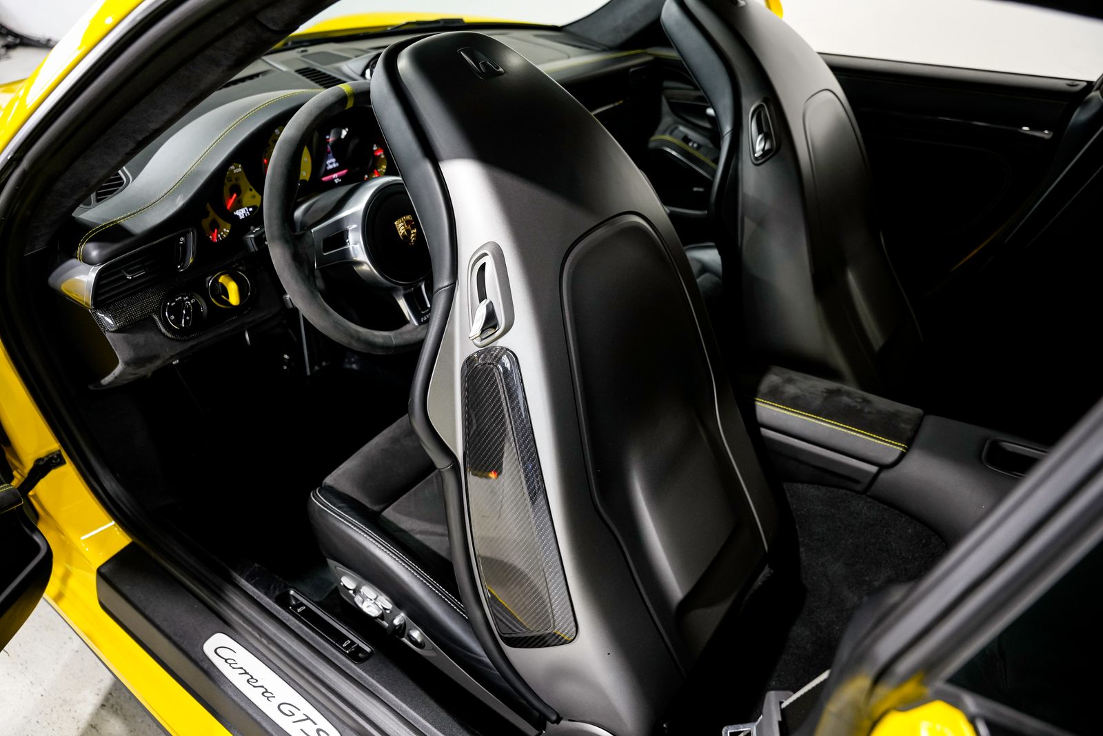2015 Porsche 911 Carrera GTS — photo 21