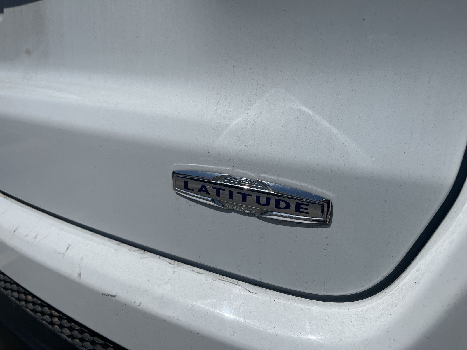 Used 2025 White Jeep Latitude image 6