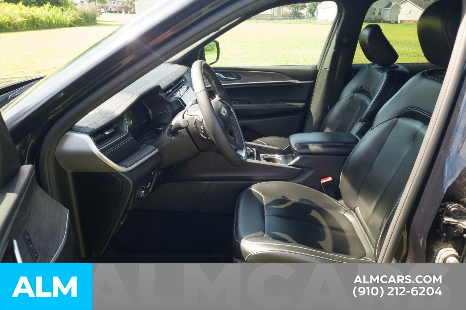 Used 2024 Midnight Sky Jeep 4xe image 7