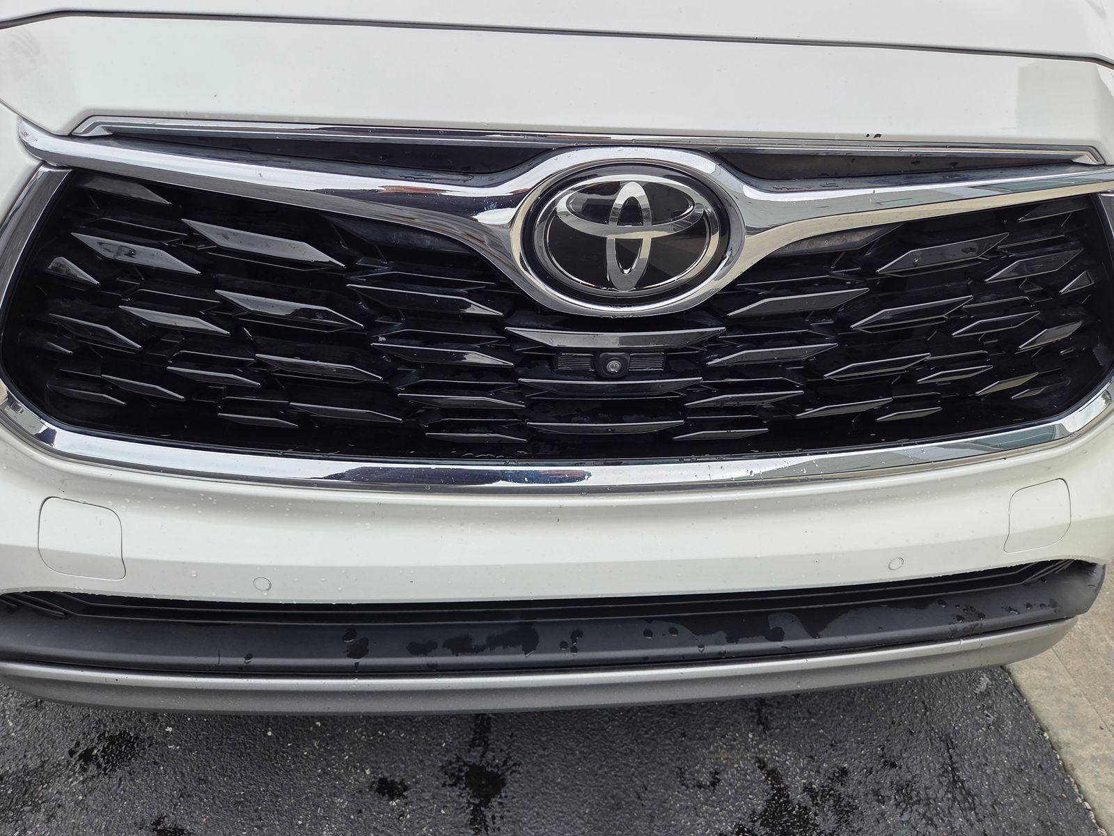 used 2021 Toyota Highlander car, priced at $29,325