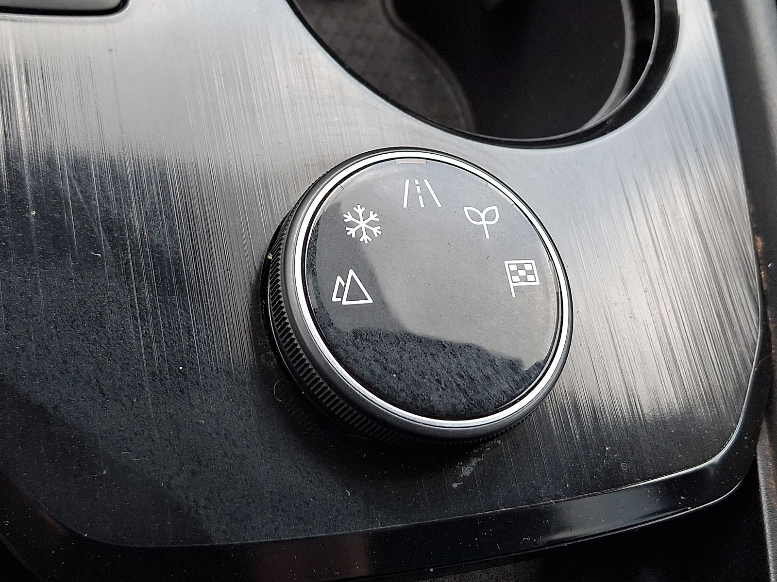 2021 Nissan Rogue SV - Photo 24