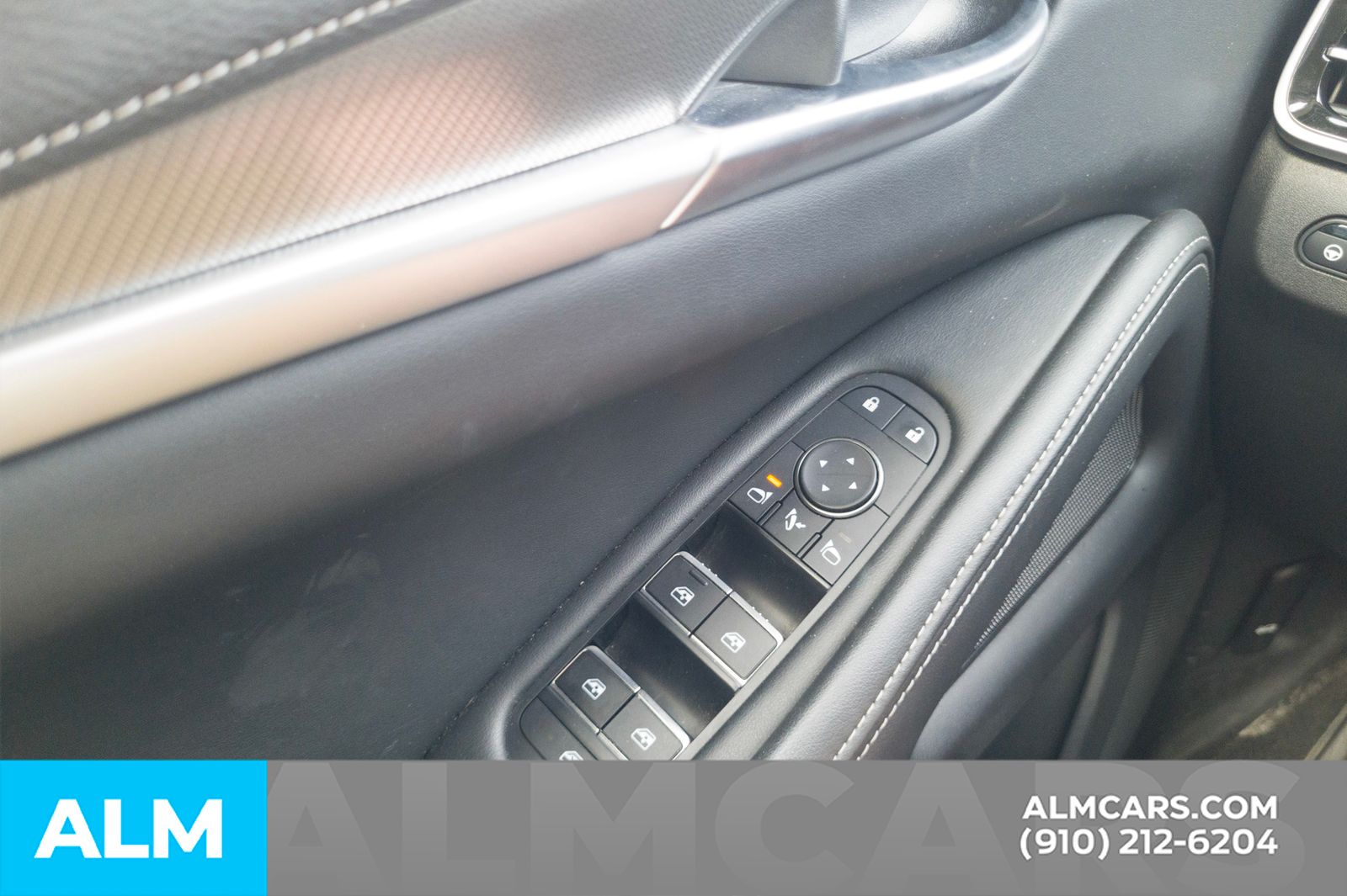 Used 2025  INFINITI LUXE image 16