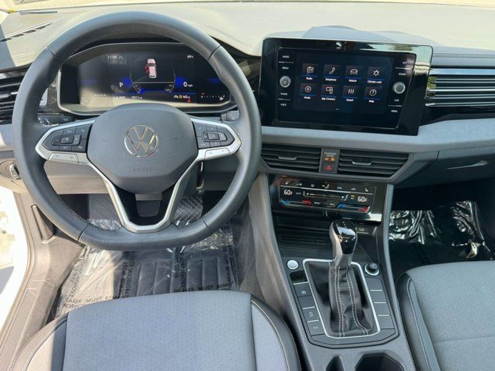 Used 2025 White Volkswagen 1.5T SE image 3