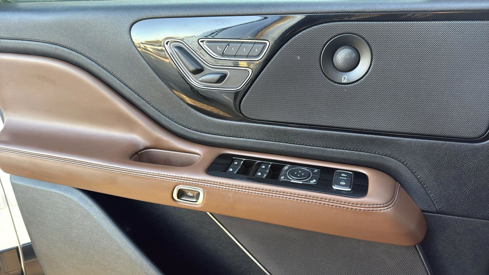 Used Car 2022 Lincoln Aviator  Reserve For Sale Under $40,000 In Austin, Texas