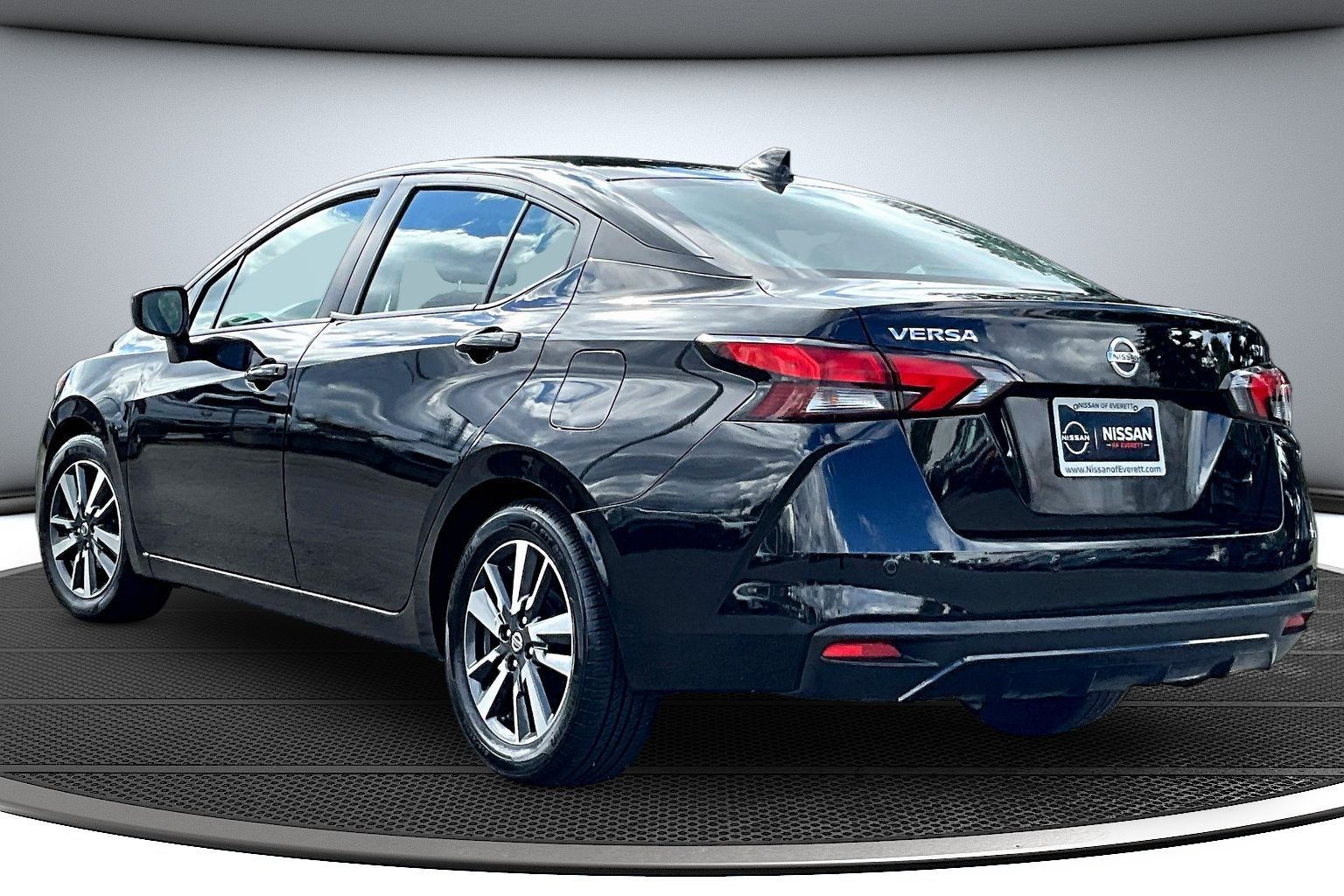 View vehicle photo 4