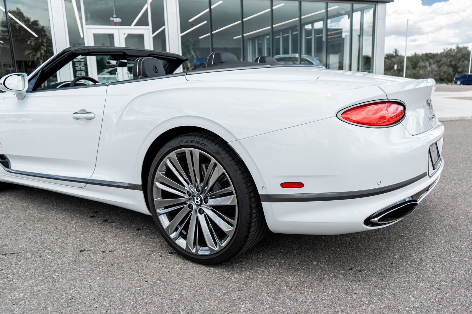 2024 Bentley Continental GTC Mulliner - Photo 9