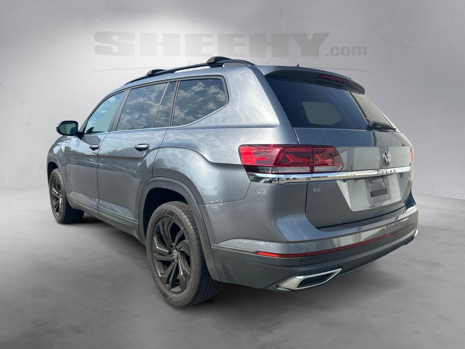 Used 2023 Gray Volkswagen 2.0T SE w/Technology image 14