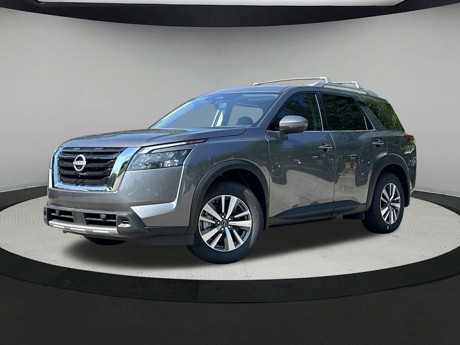 2025 Nissan Pathfinder SL's photo