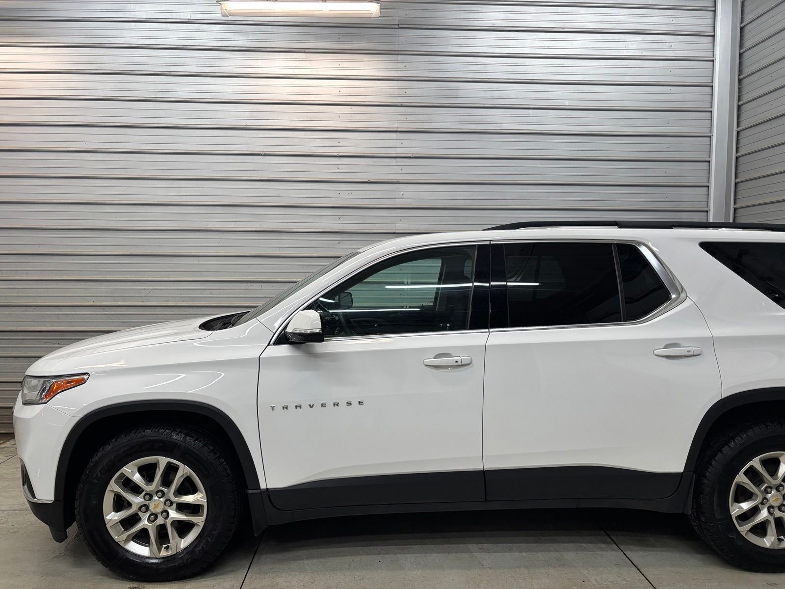 Photo 3 of 2020 Chevrolet Traverse LT Cloth