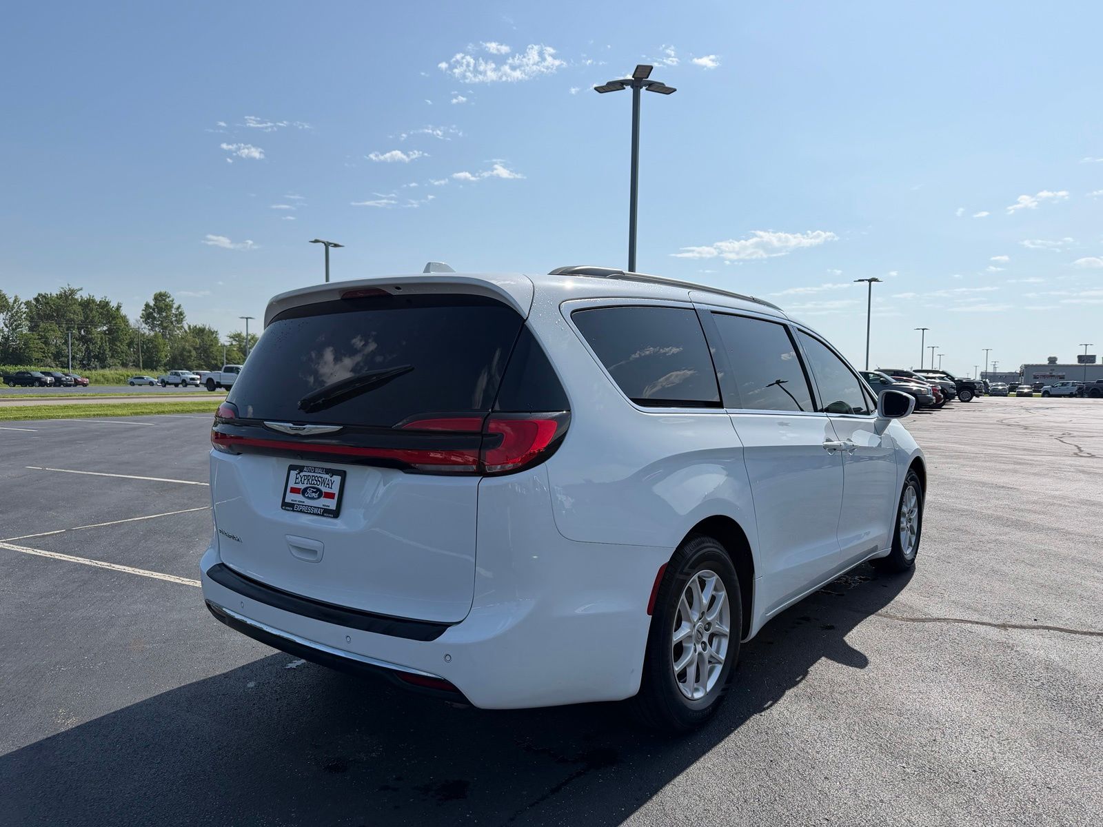 2022 Chrysler Pacifica image 6