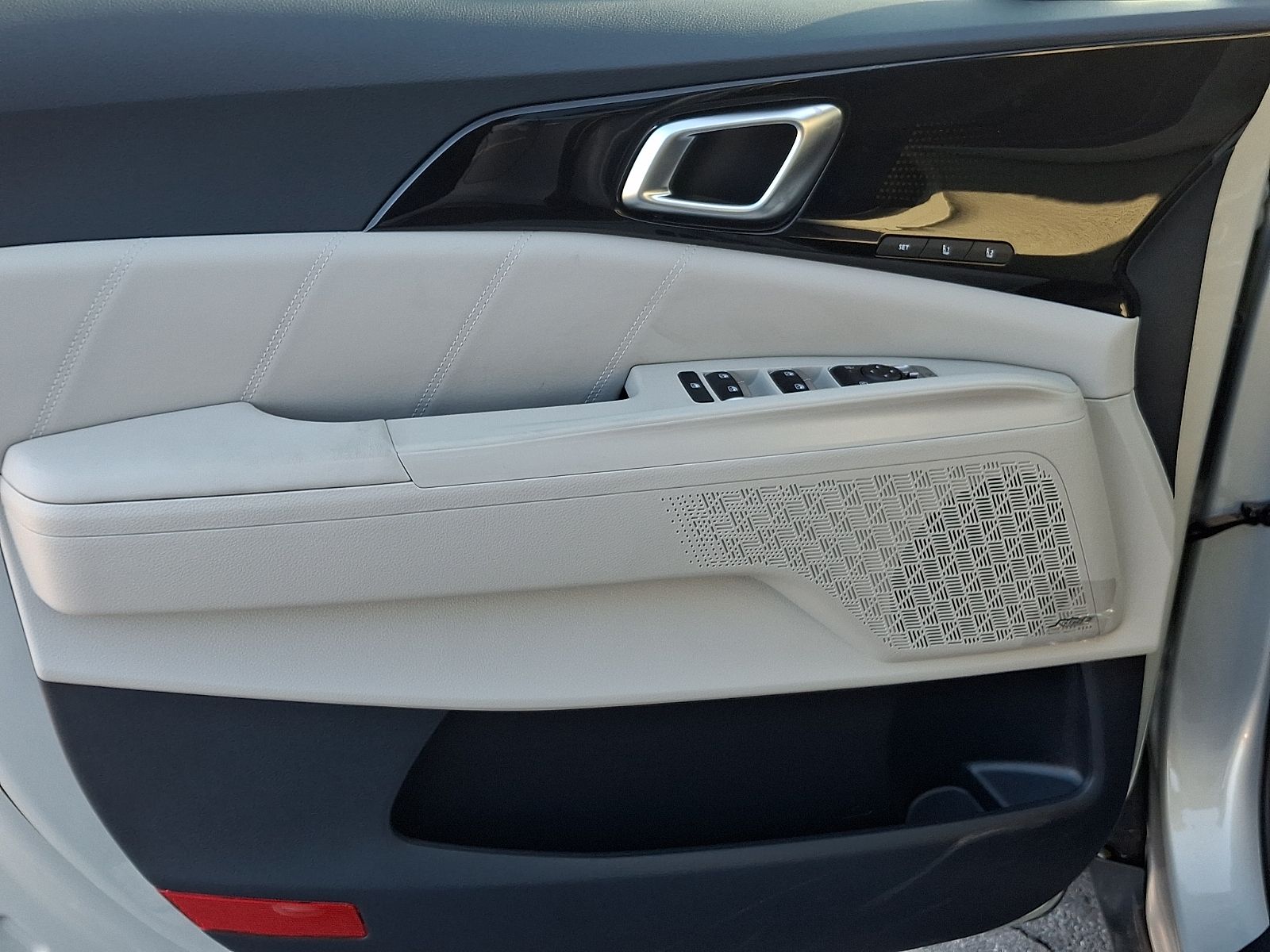2025 Kia Carnival SX Prestige - Photo 11