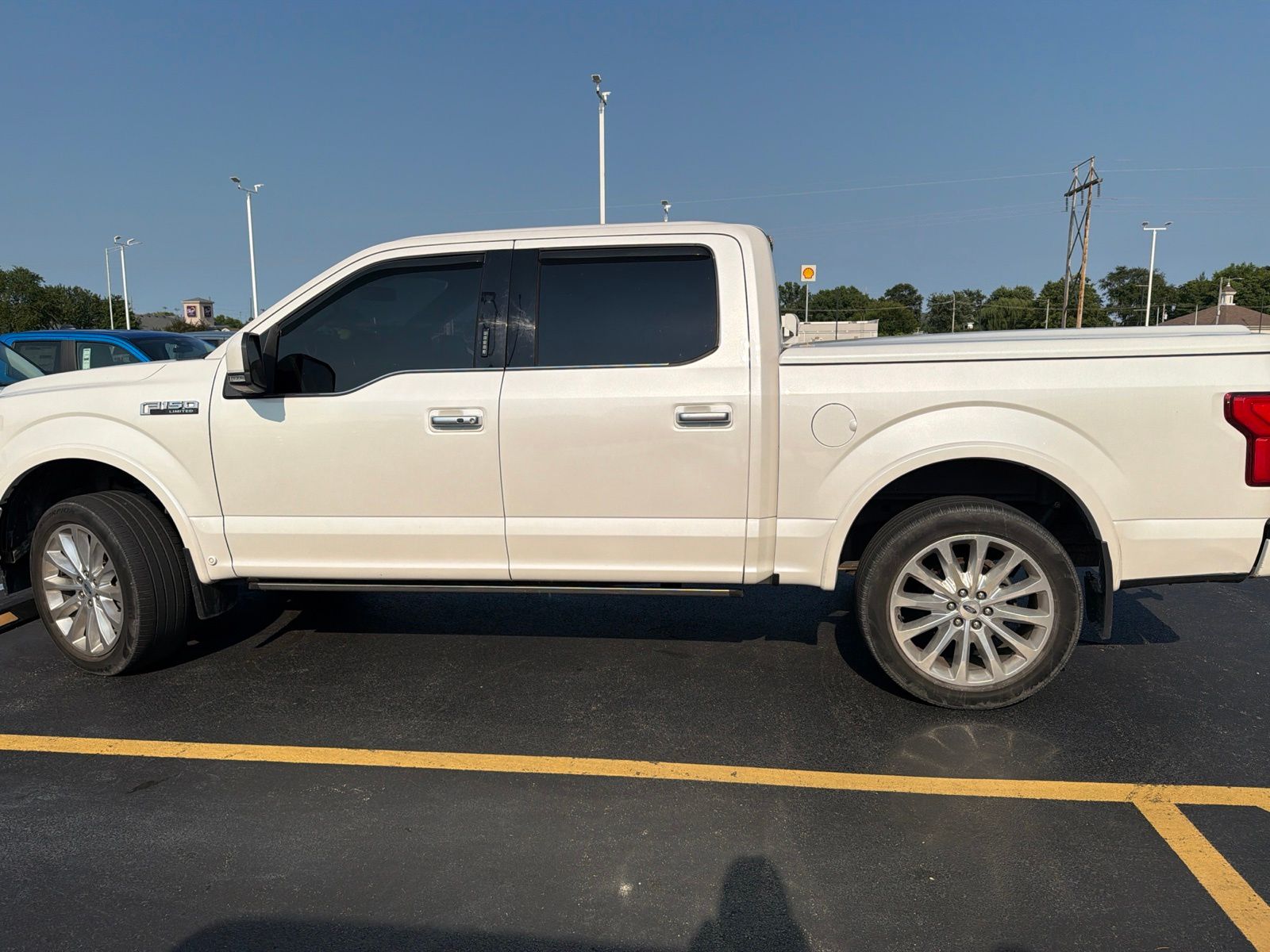 White Platinum Clearcoat Metallic 2018 Ford F-150 Pickup Truck Four-Wheel Drive Automatic
