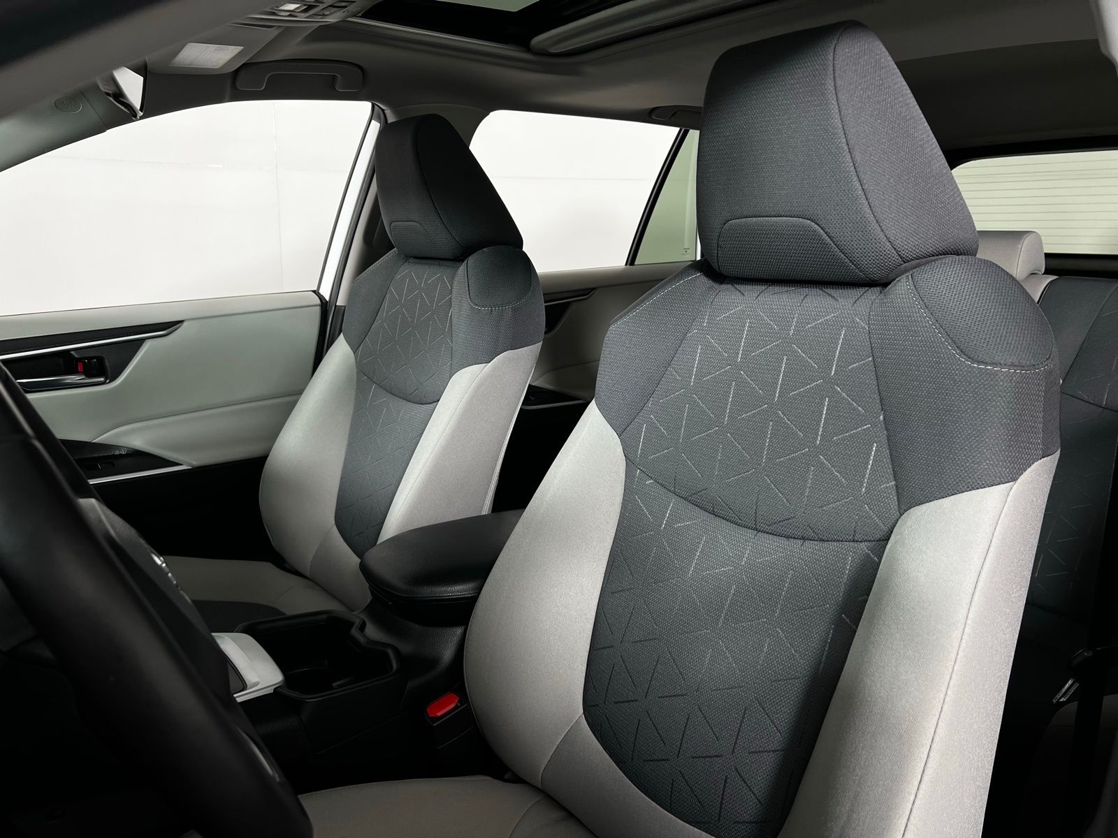 Thumbnail: 2022 Toyota RAV4 - 13