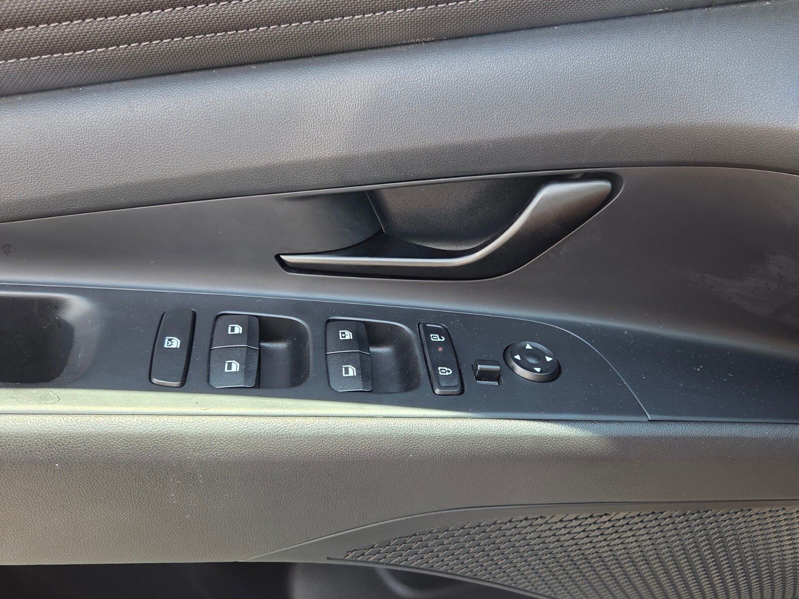 Used 2025 Black Hyundai SEL Sport image 30