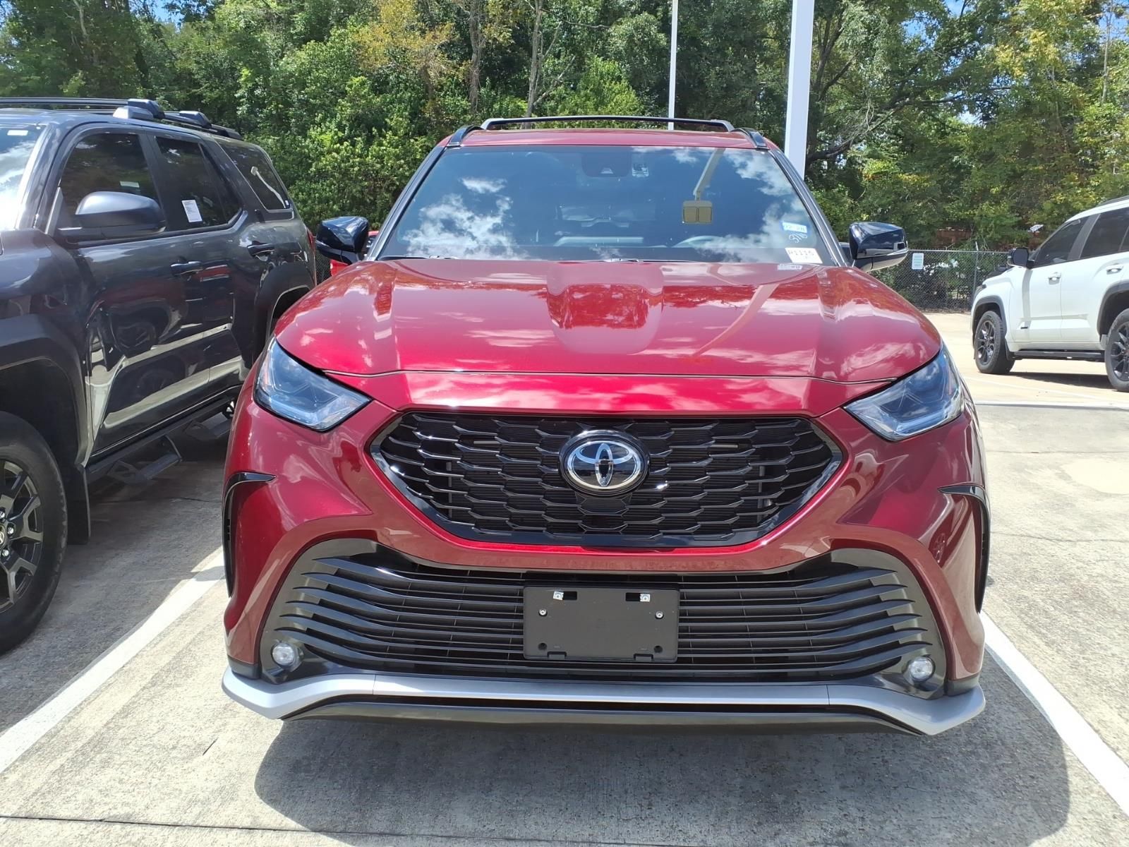 2026 Toyota Highlander XSE Red at Gullo Toyota