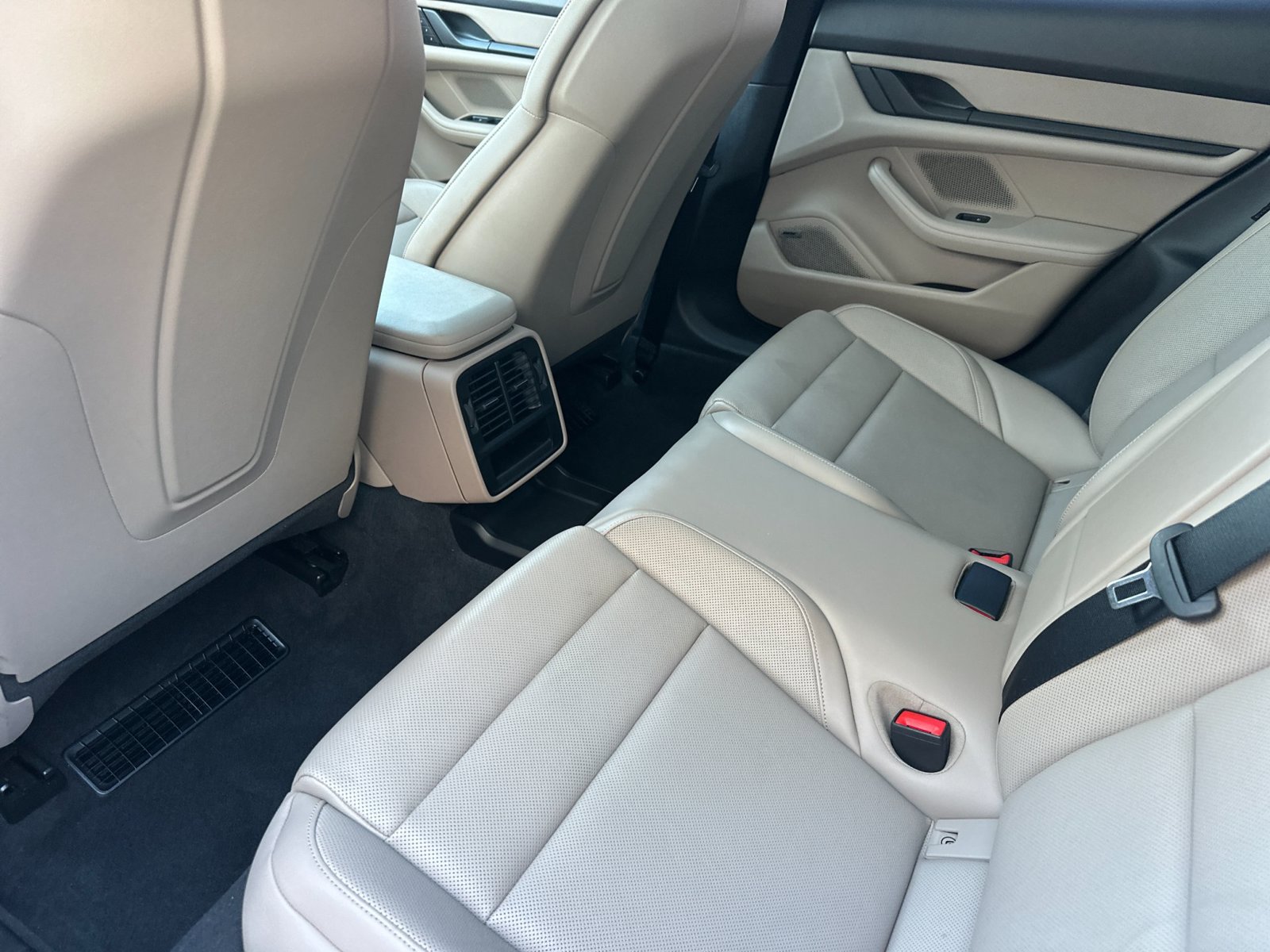 2024 Porsche Taycan Base — full photo 13 of 29
