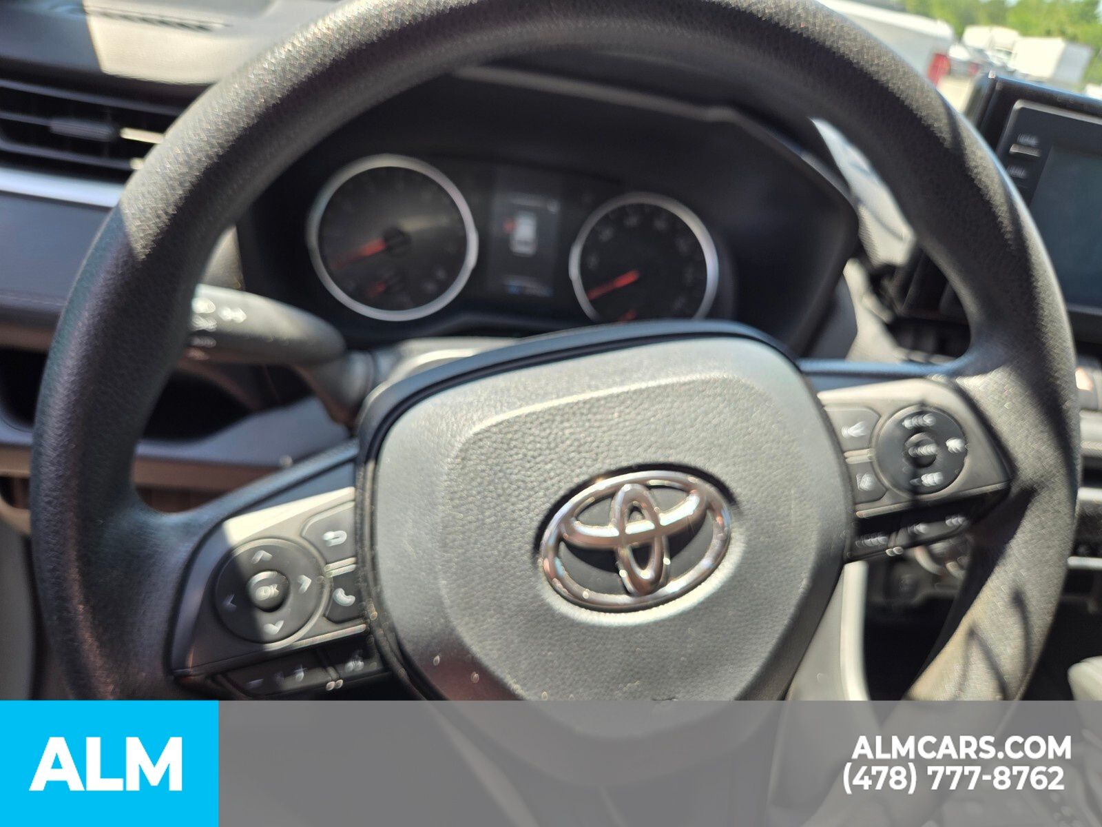 Used 2022  Toyota XLE image 12