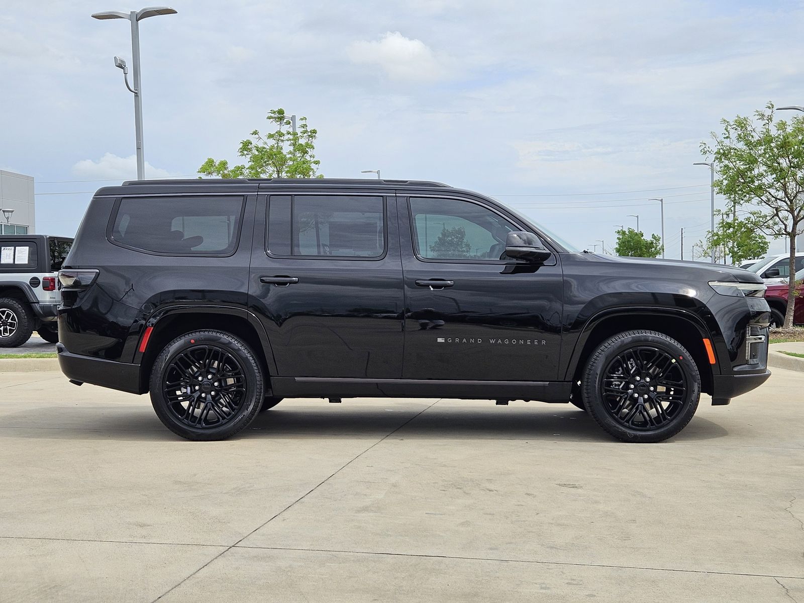 View vehicle photo 7