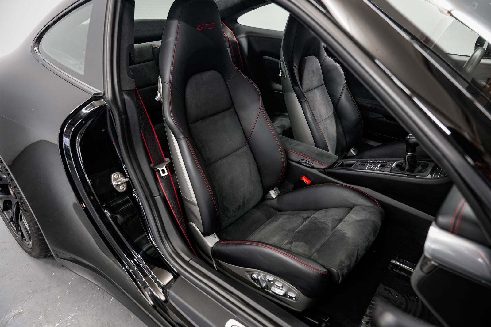 2016 Porsche 911 Carrera 4 GTS — photo 28