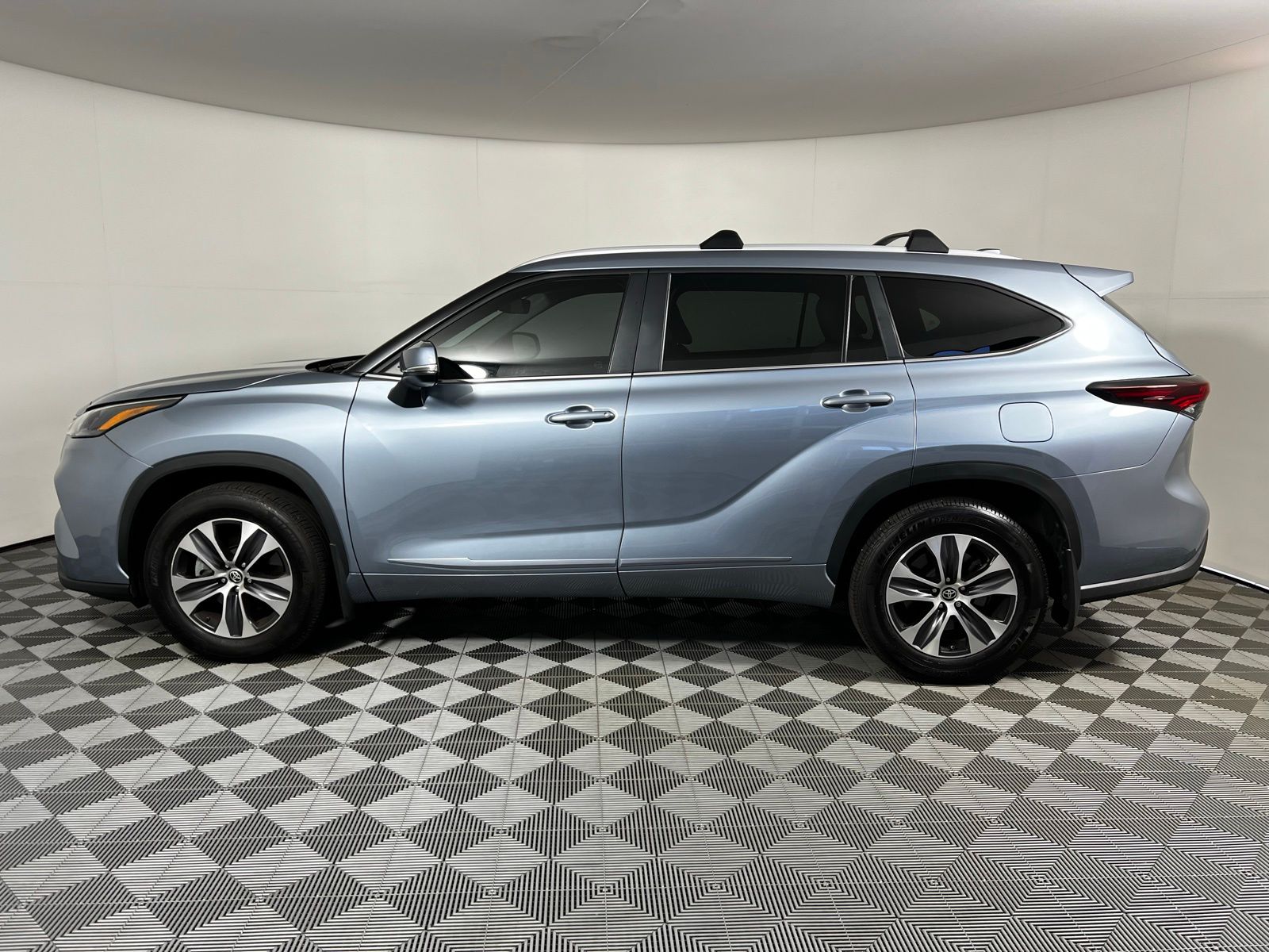 Thumbnail: 2024 Toyota Highlander - 8