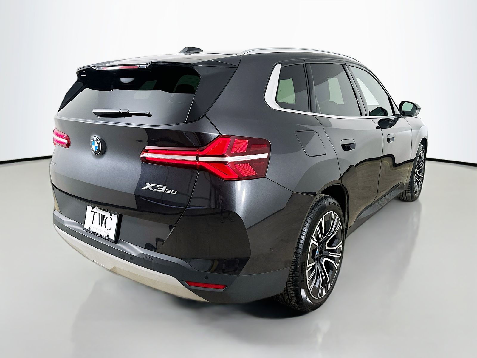 View vehicle photo 5