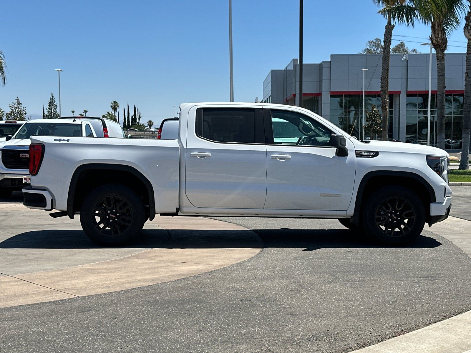 View vehicle photo 3