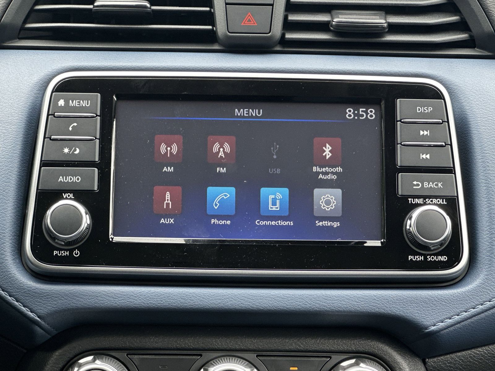 2025 Nissan Versa 1.6 SV photo 3