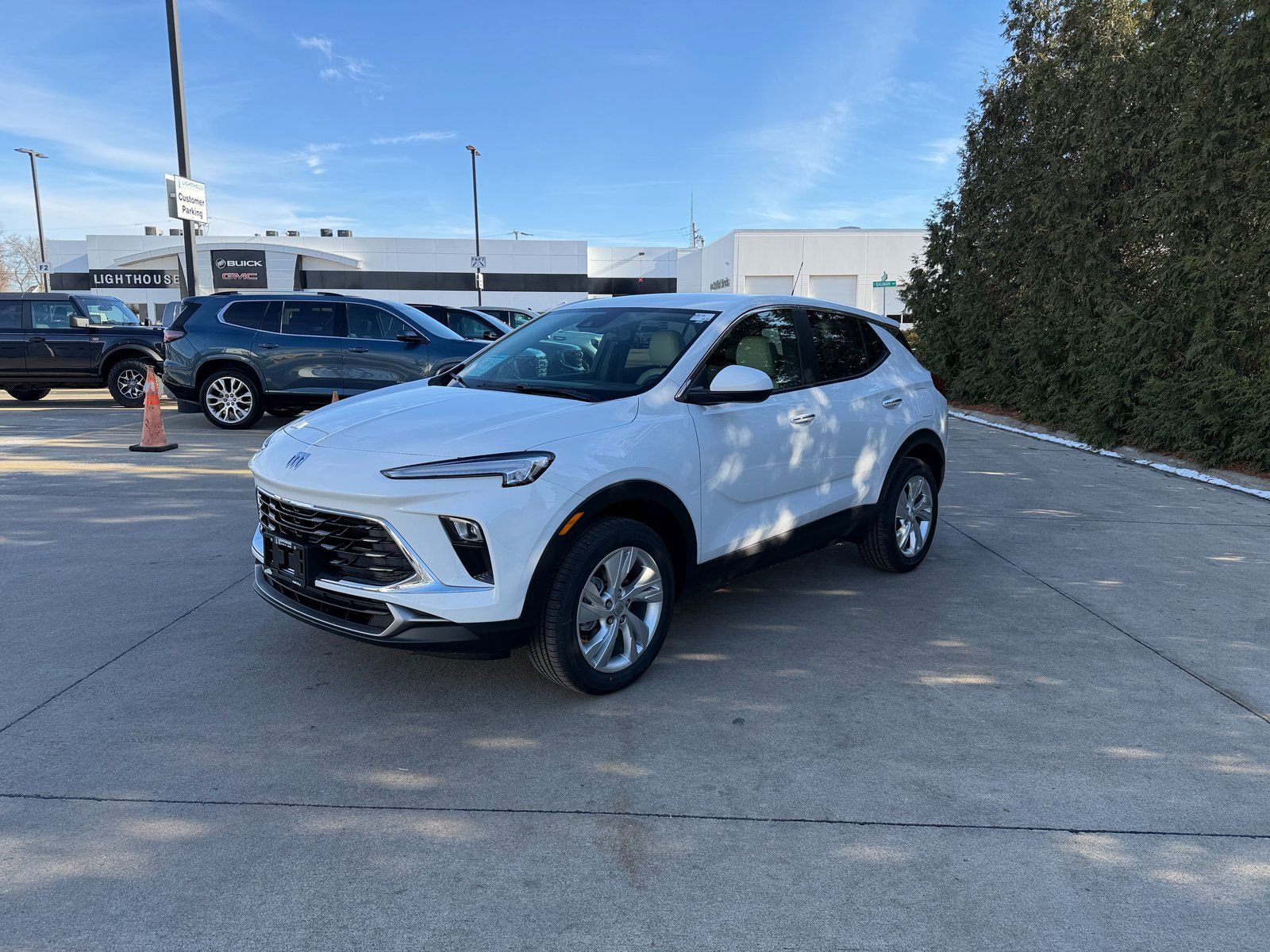 View vehicle photo 7