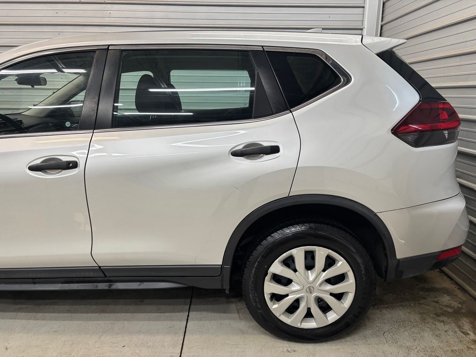 2019 Nissan Rogue S - Image 5