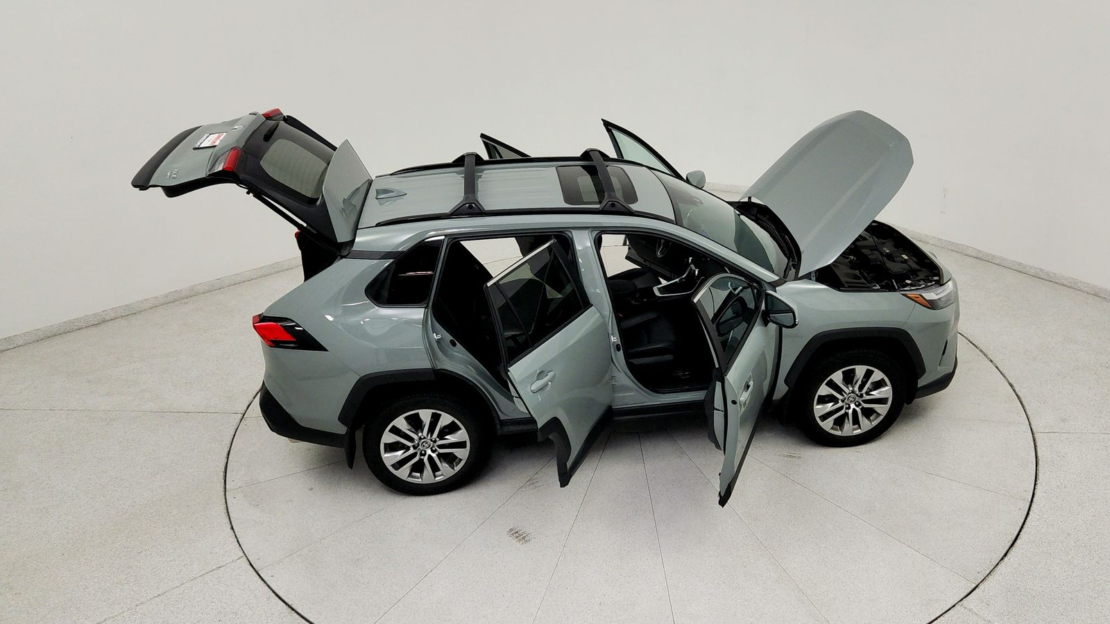 Used 2023  Toyota XLE Premium image 24