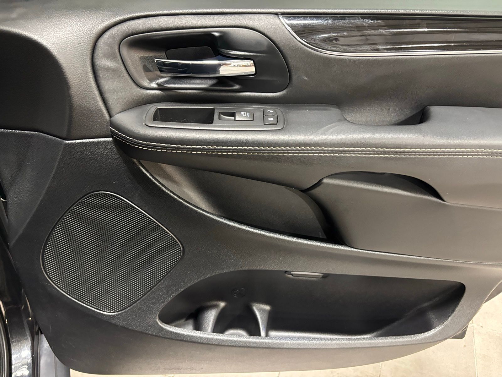 Used Car 2016 Dodge Grand Caravan  Sxt For Sale Under $12,000 In Austin, Texas