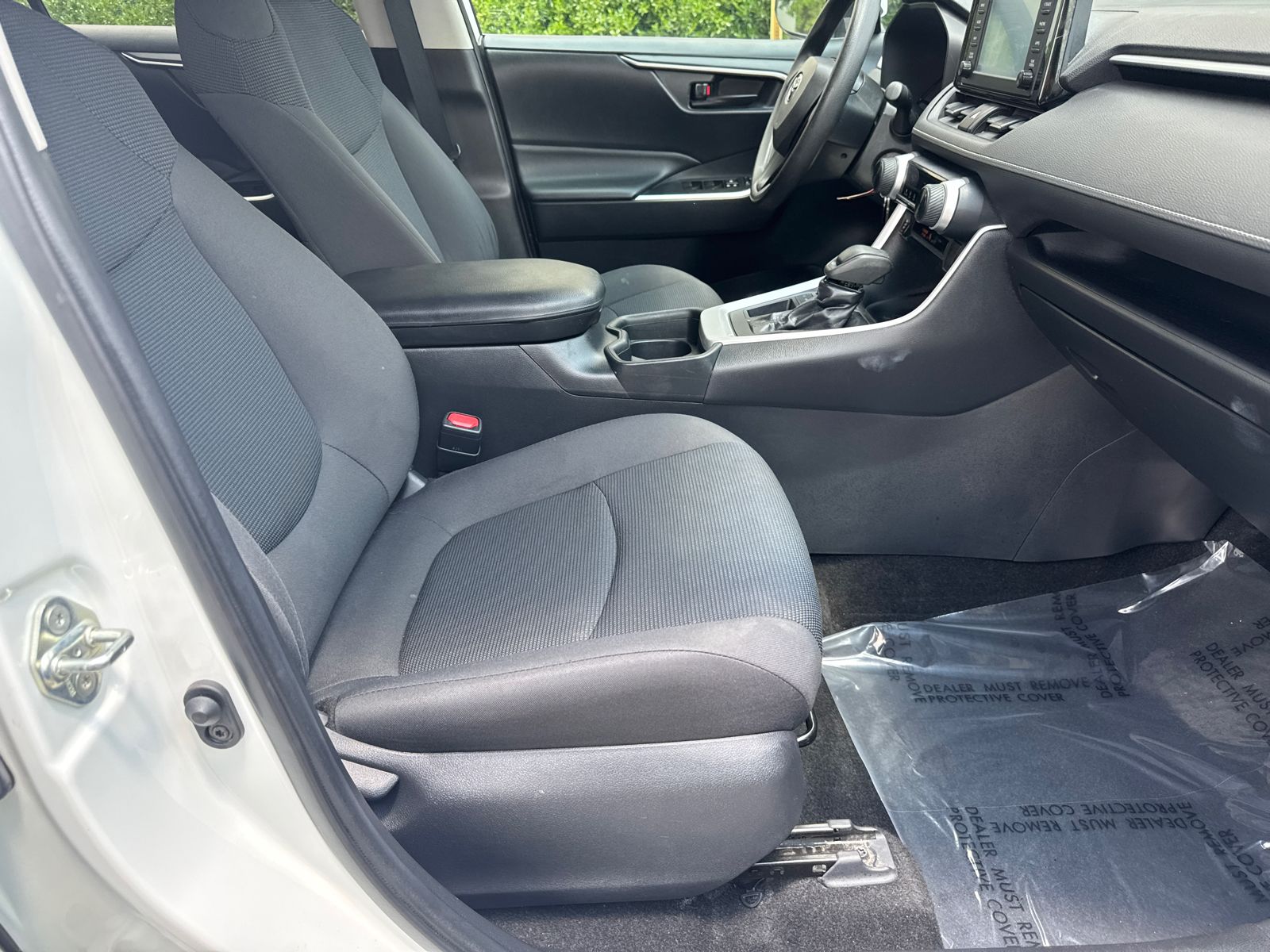 Used 2019 White Toyota LE image 13