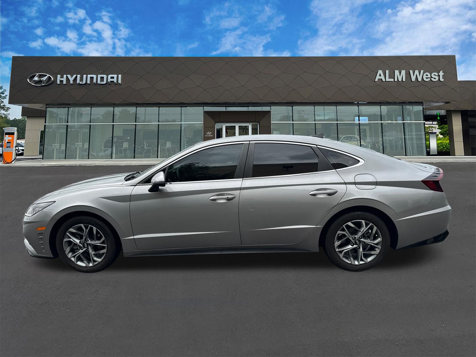 Used 2023 Silver Hyundai SEL image 8