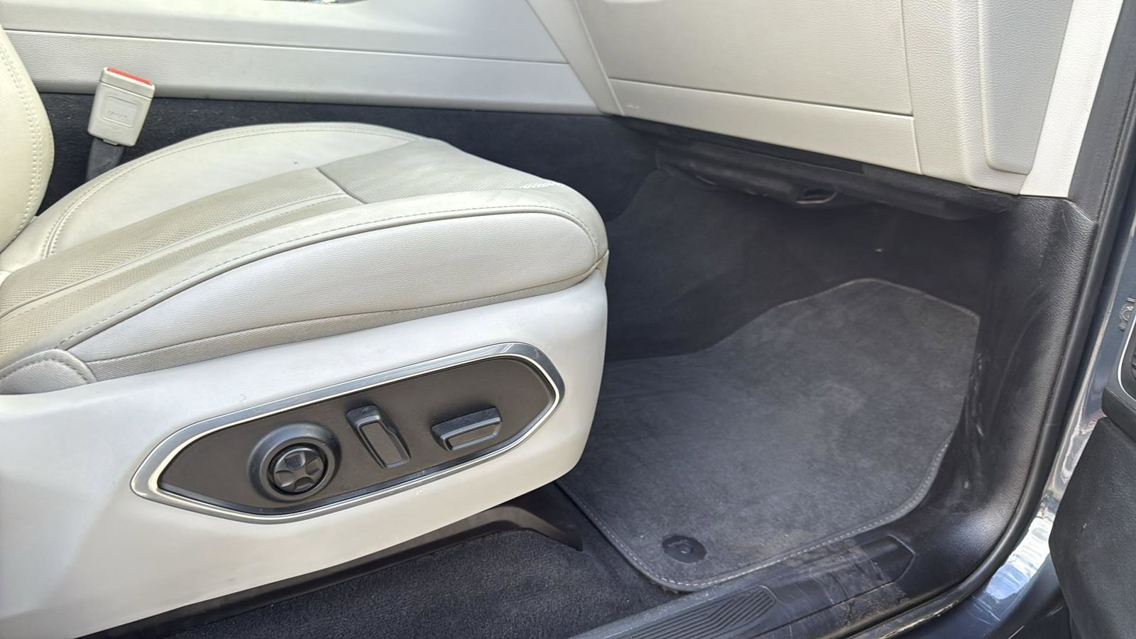 Used Car 2024 Jeep Wagoneer  Base For Sale Under $60,000 In Austin, Texas