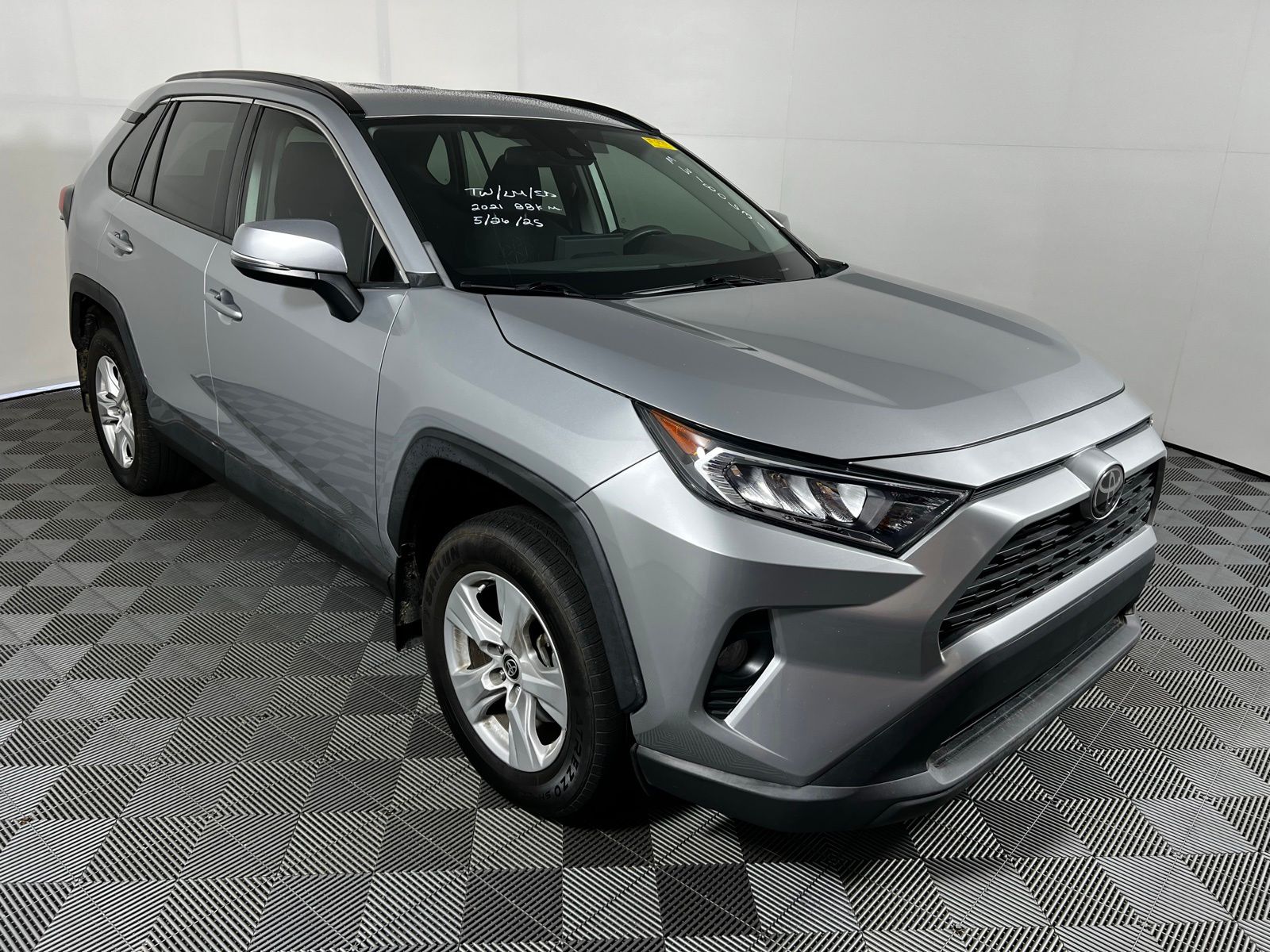 Thumbnail: 2021 Toyota RAV4 - 3