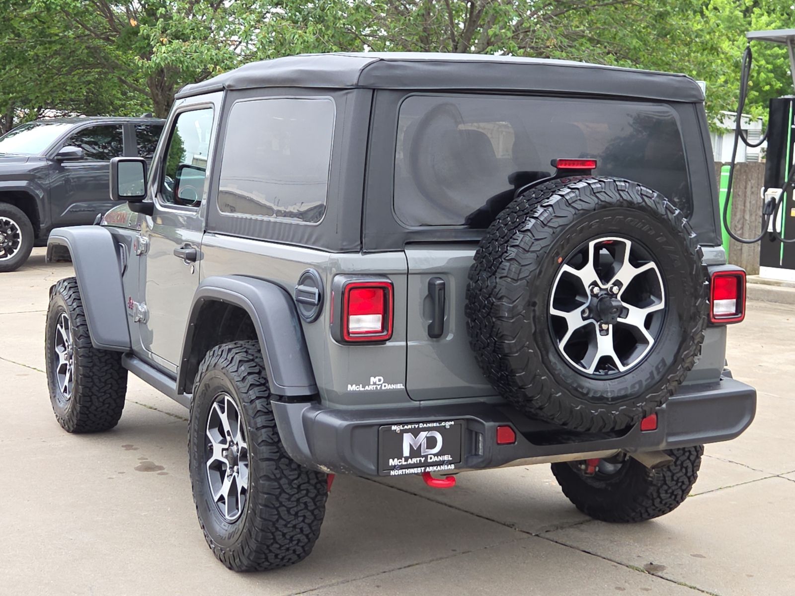 View vehicle photo 4