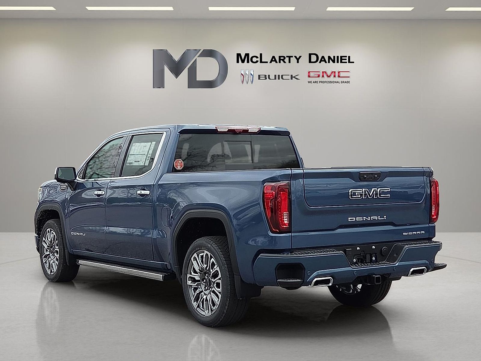 View vehicle photo 4