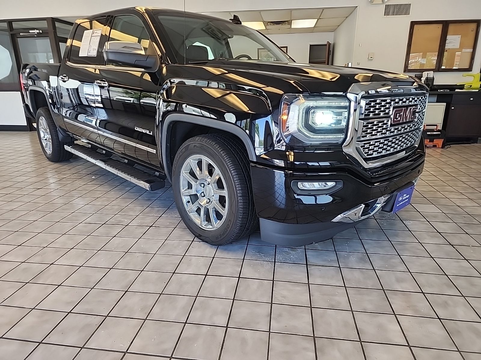 2018 GMC Sierra 4WD Crew Cab Standard Box's photo