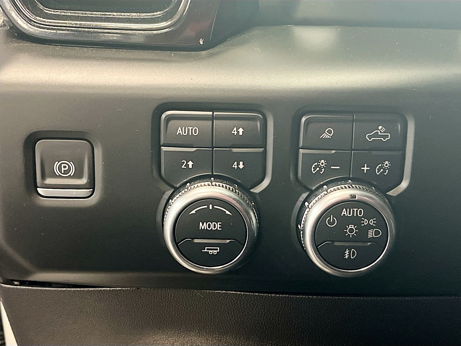 Used 2025 White GMC AT4X image 10