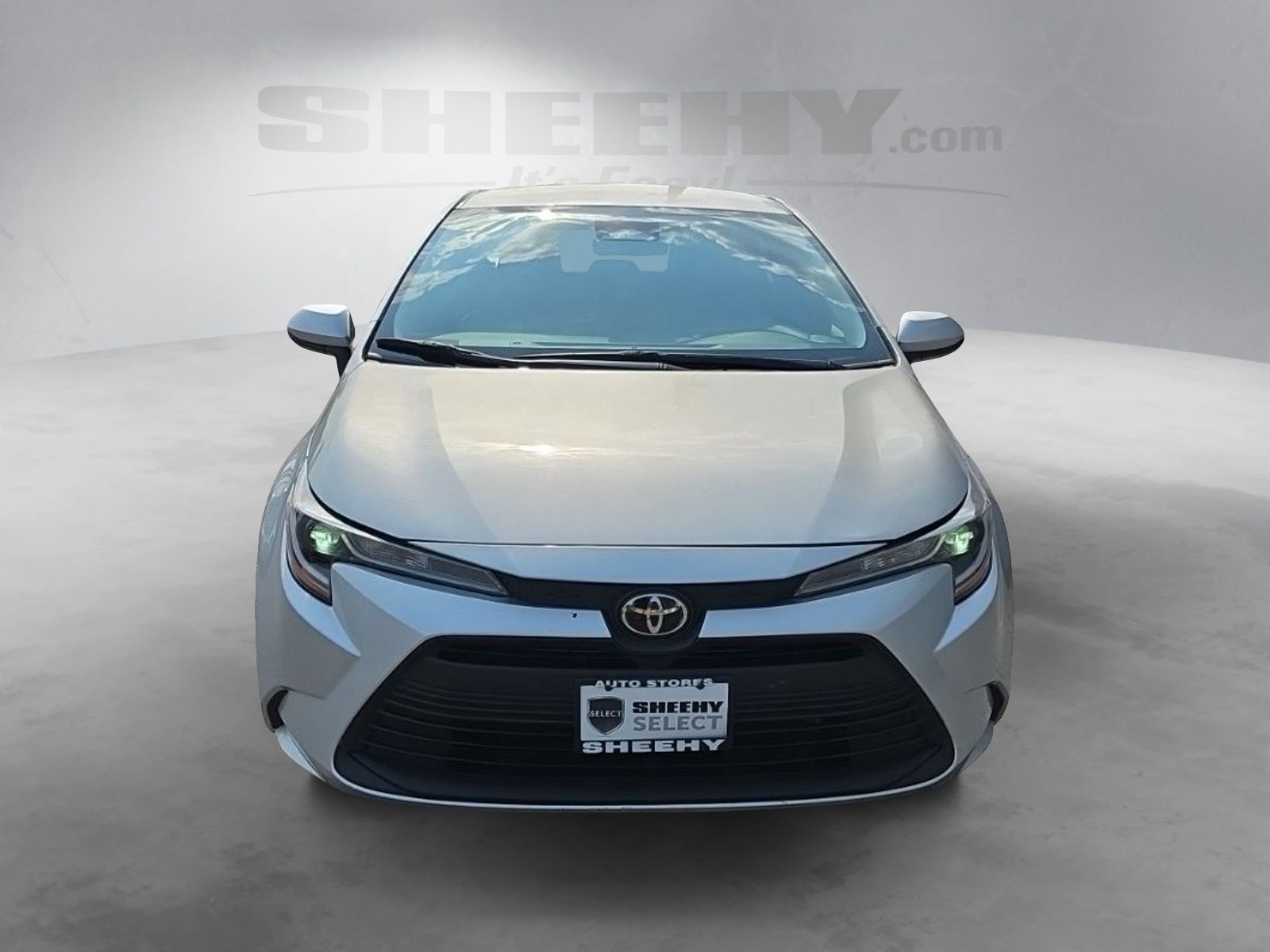 Used 2023 Silver Toyota LE image 17