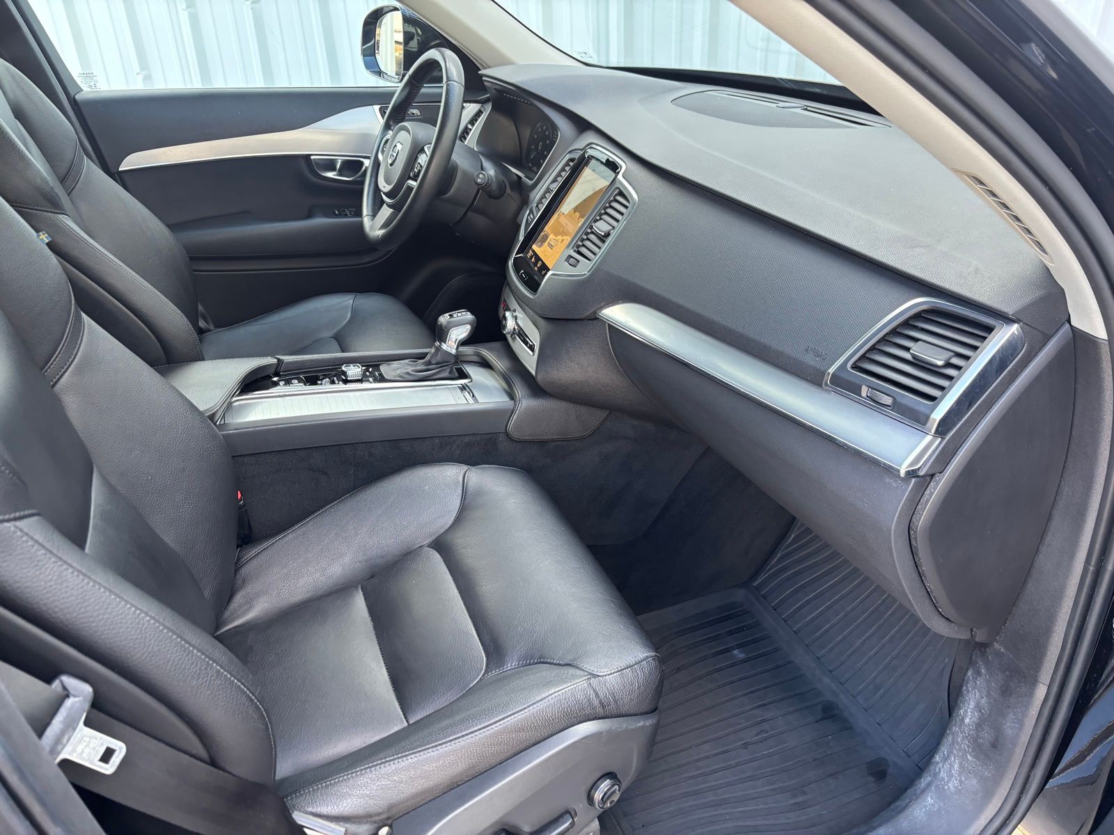 Used Car 2017 Volvo Xc90  T6 Momentum For Sale Under $20,000 In Austin, Texas