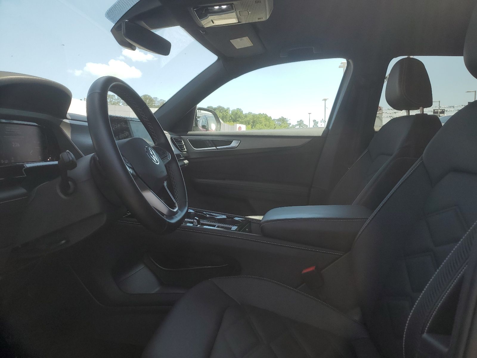 2025 Volkswagen Atlas Cross Sport 2.0T SE w/Technology - 7
