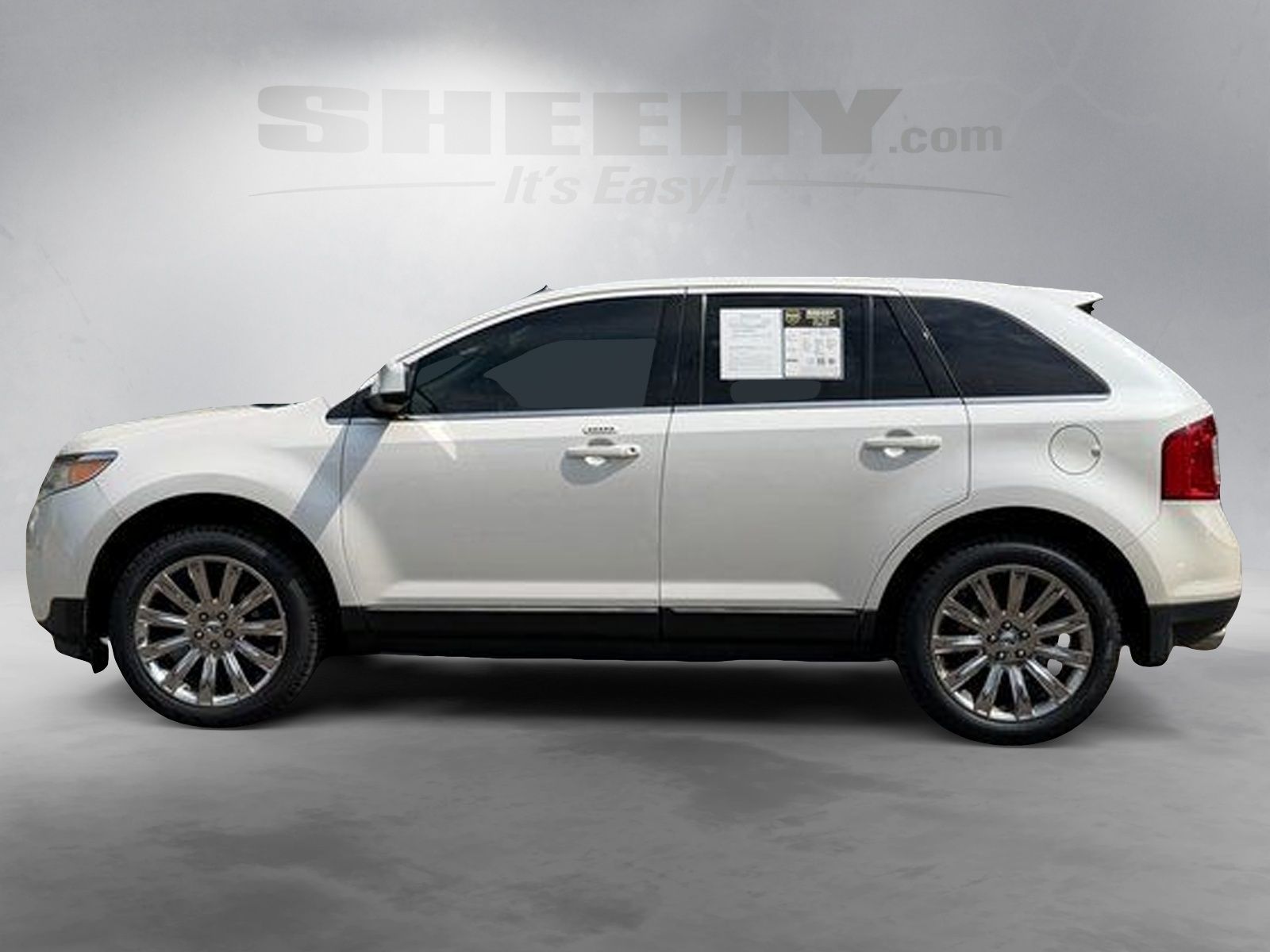 Used 2011 White Platinum Clearcoat Metallic Ford Limited image 15