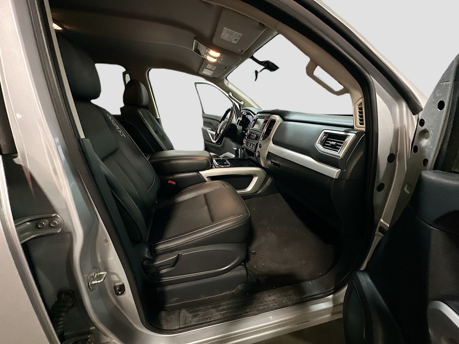 Used 2019 Silver Nissan PRO-4X image 27