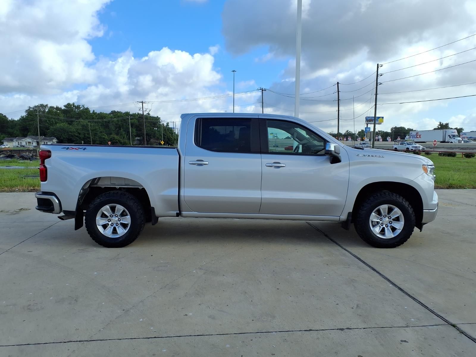 2022 Chevrolet Silverado 1500 LT - 4