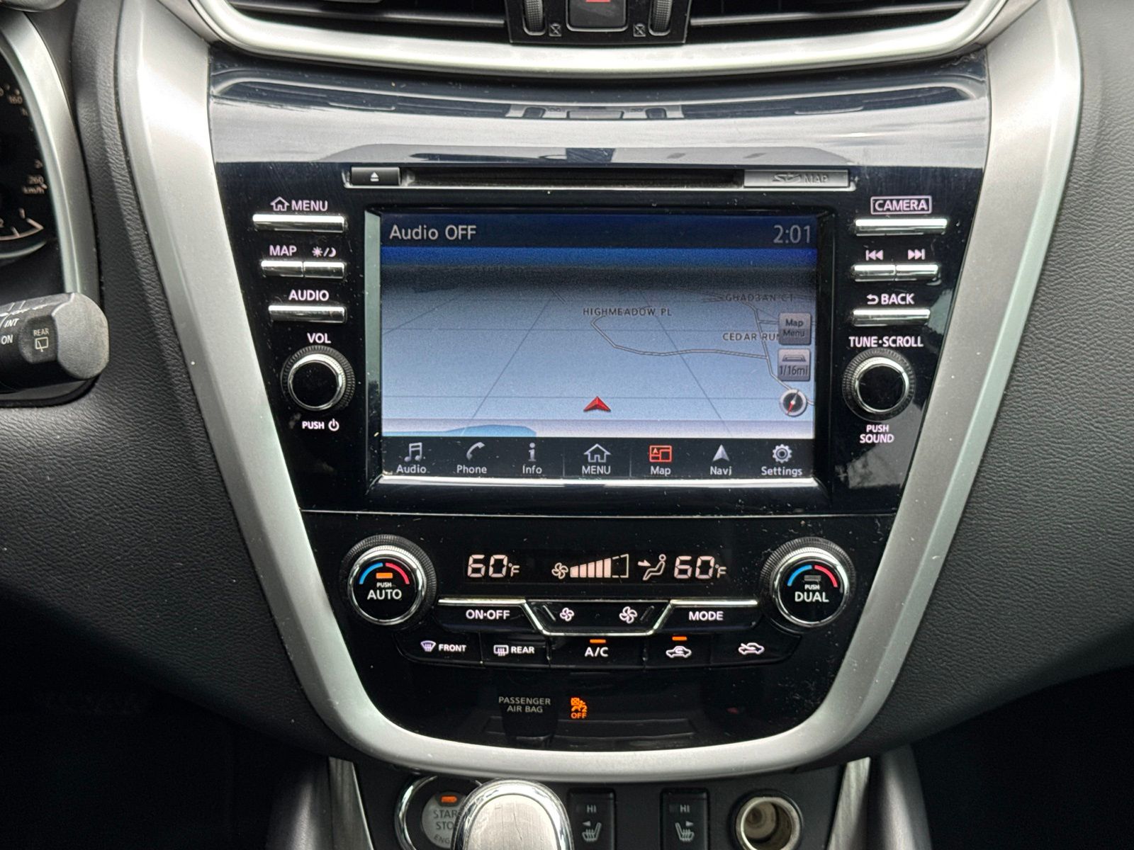 Used 2015 Cayenne Red Nissan SL image 22