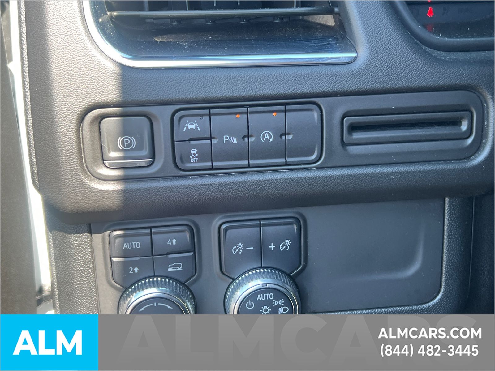 Used 2024 White GMC SLE image 33