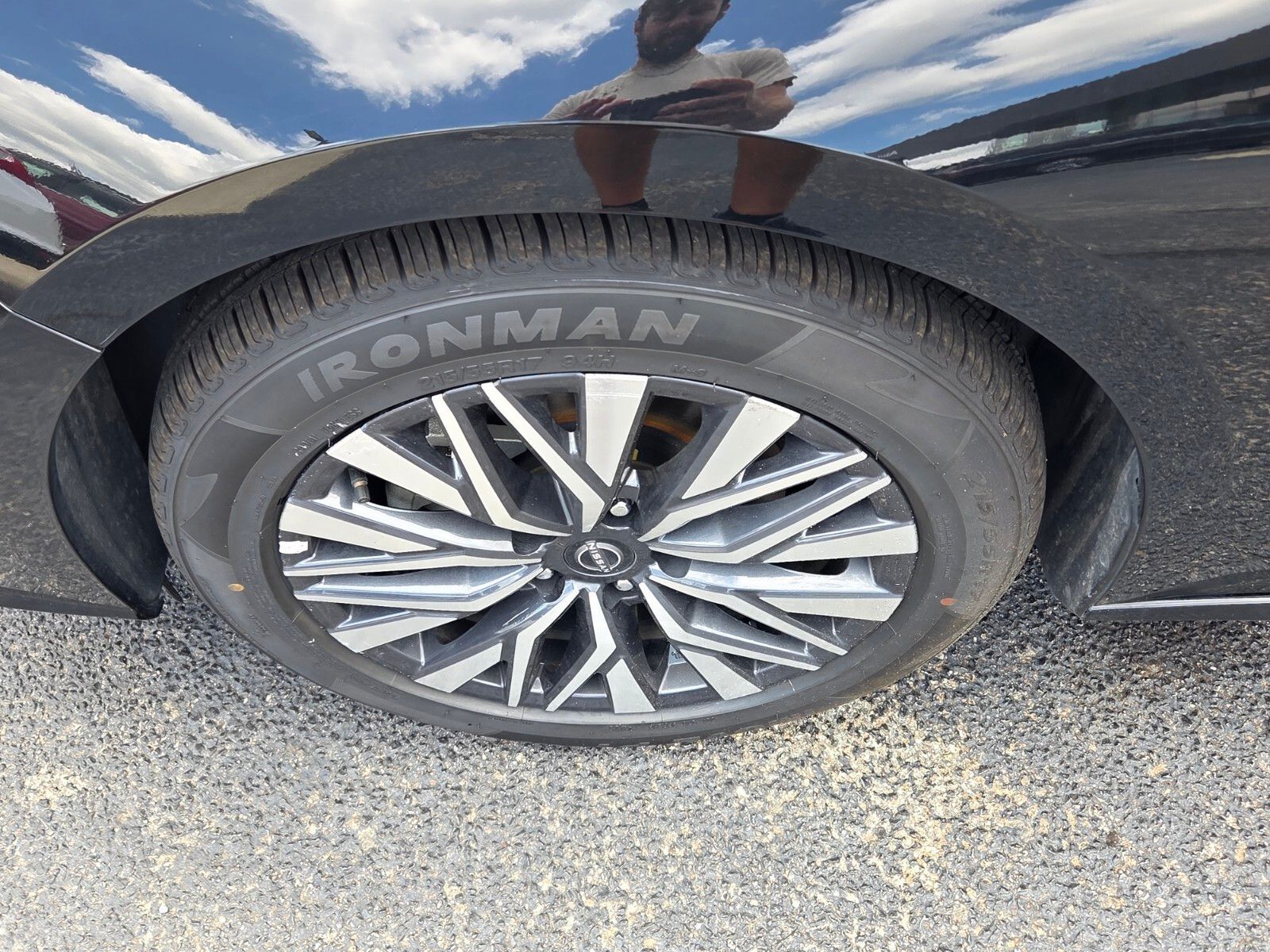 Used 2025 Super Black Nissan 2.5 SV image 17