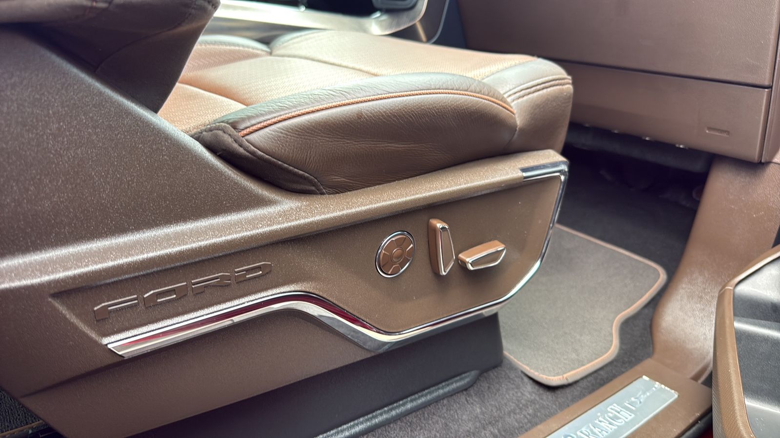 Used 2025  Ford King Ranch image 24