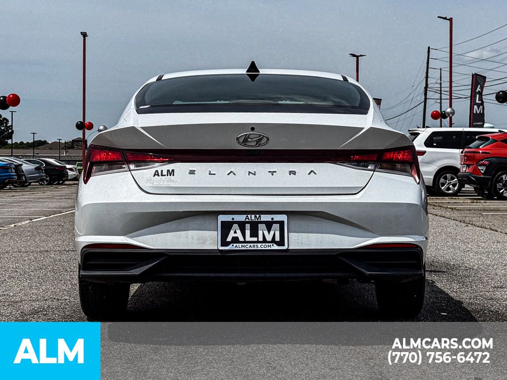 Used 2023 White Hyundai SEL image 6